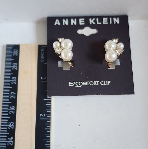NWT Anne Klein Pearl & Imitation Diamonds Clip-On Earrings Set In Gold - Picture 12 of 12